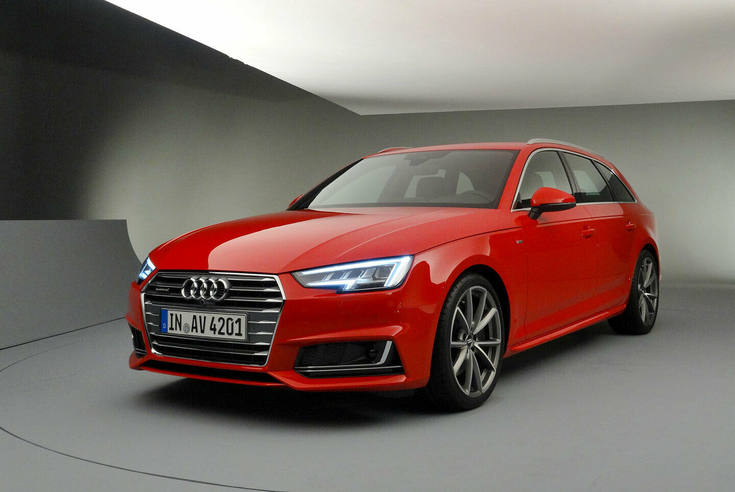 Erste Fotos vom neuen A4 / B9