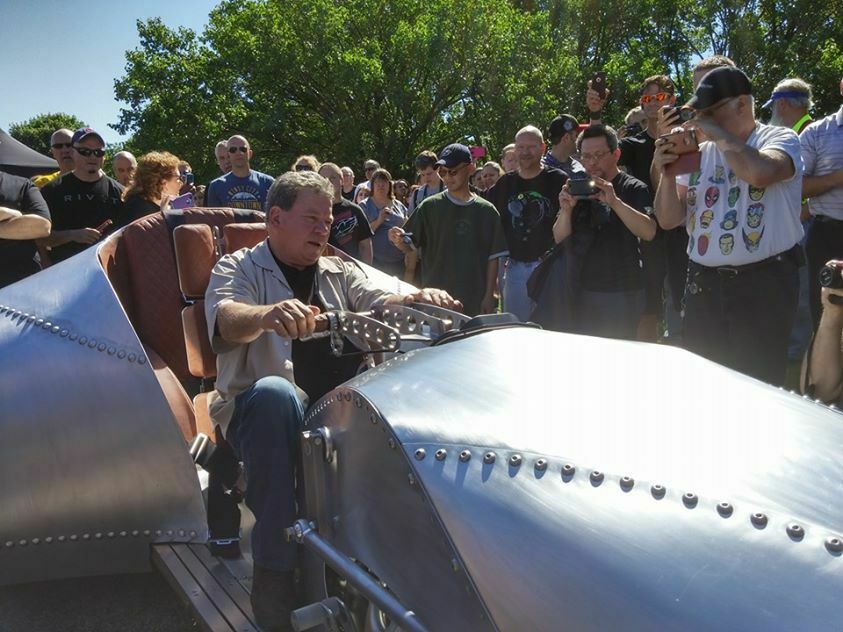 William Shatner auf seinem Traum-Dreirad: Im "Rivet" steckt ein Achtzylinder mit etwa 500 PS