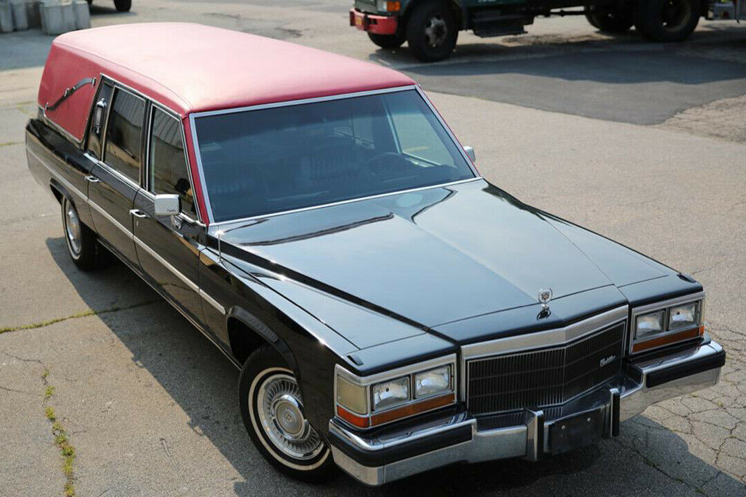 Im ersten Teil kauften die Geisterjäger einen Krankenwagen. Der neue Ecto-1 war ein Leichenwagen