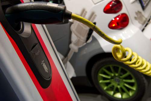 Bundesrat fordert 5.000-Euro-Zuschuss für Elektroautos | Politik