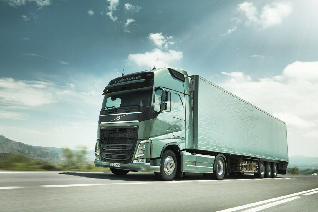 Volvos Sparprogramm zeigt Wirkung. Im zweiten Quartal 2015 konnte der Lkw-Hersteller einen starken Anstieg beim Gewinn verbuchen