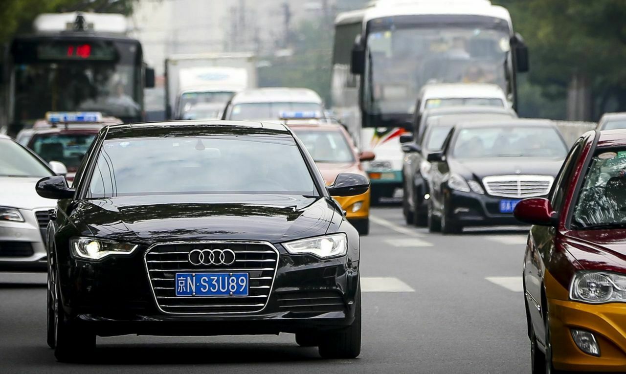 Die deutschen Hersteller m&uuml;ssen 2015 schrumpfende Wachstumsraten in China akzeptieren. Nur Daimler erzielte einen hohen Zuwachs