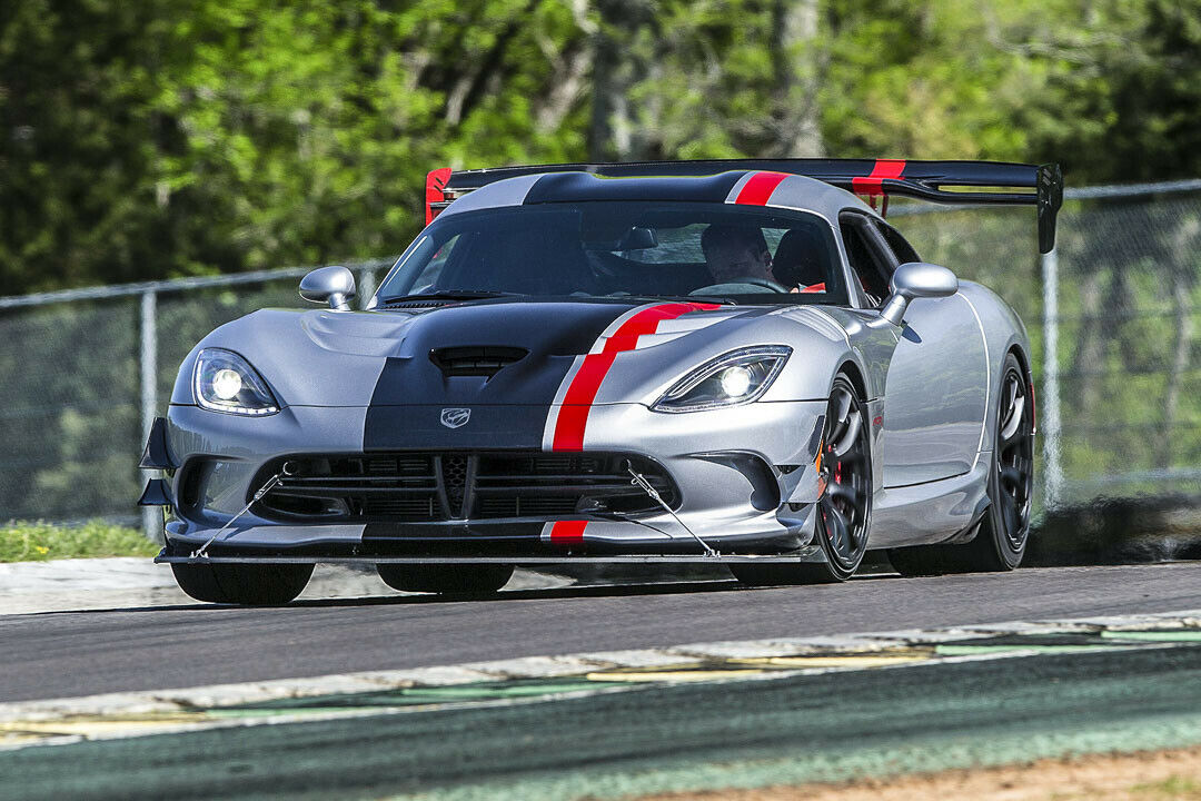 Im Jahr 2008 war die vorherige Viper ACR das schnellste Auto auf der Nordschleife. In 7:22 Minuten umrundete sie den Ring.