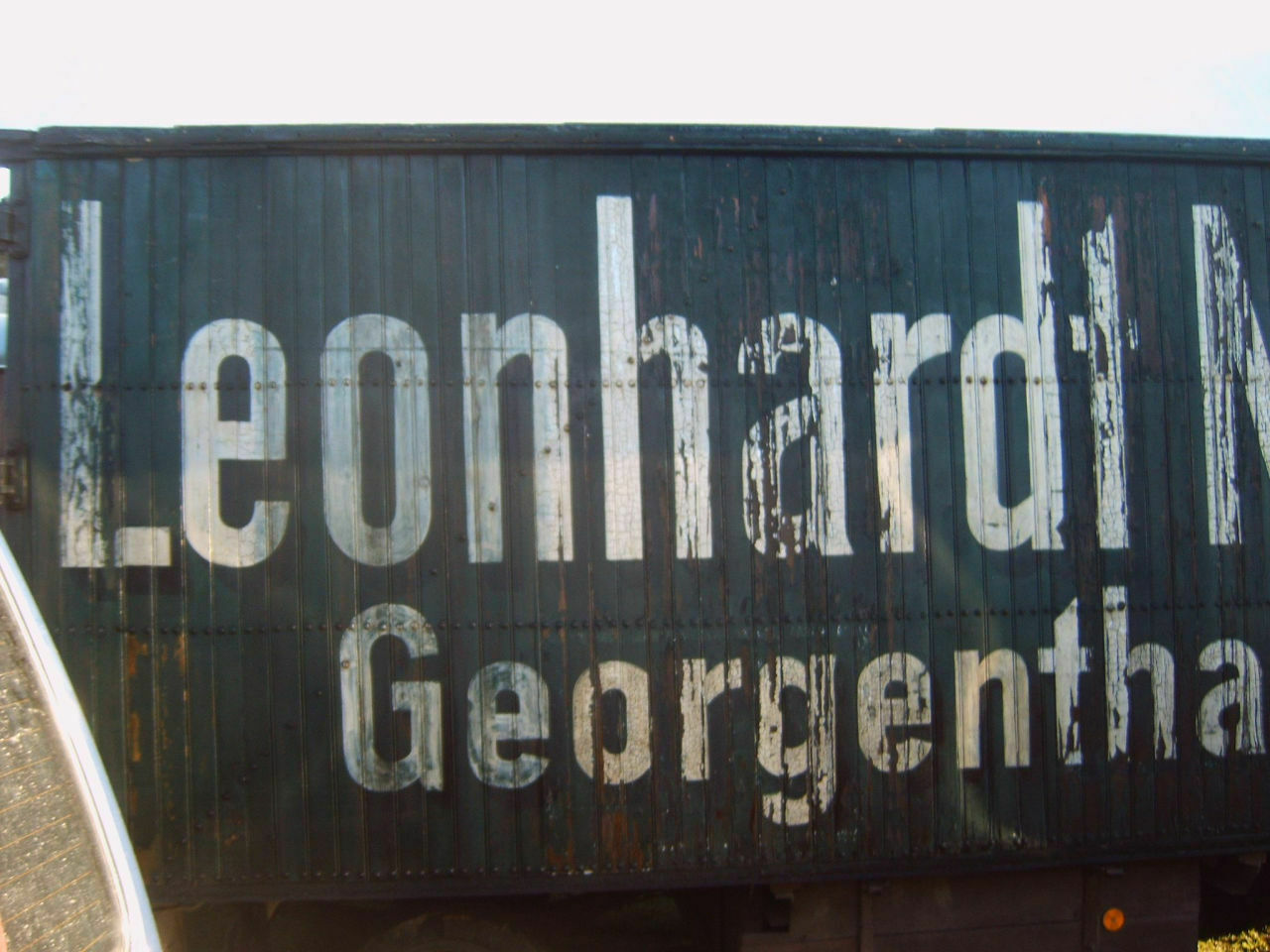 Der Schrottplatz - Spiegelsymmetrisch des Showrooms