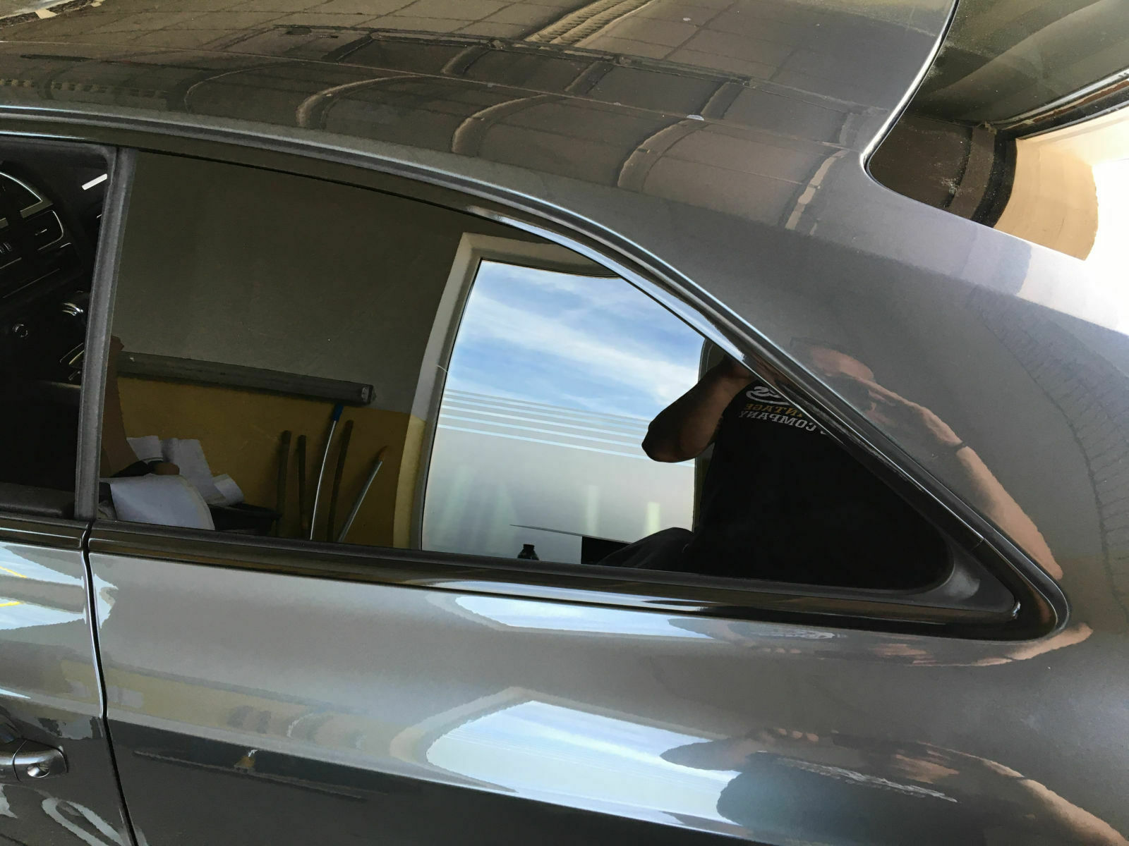 Schwarzer Audi A5, schwarz-matter Grill + Audiringe