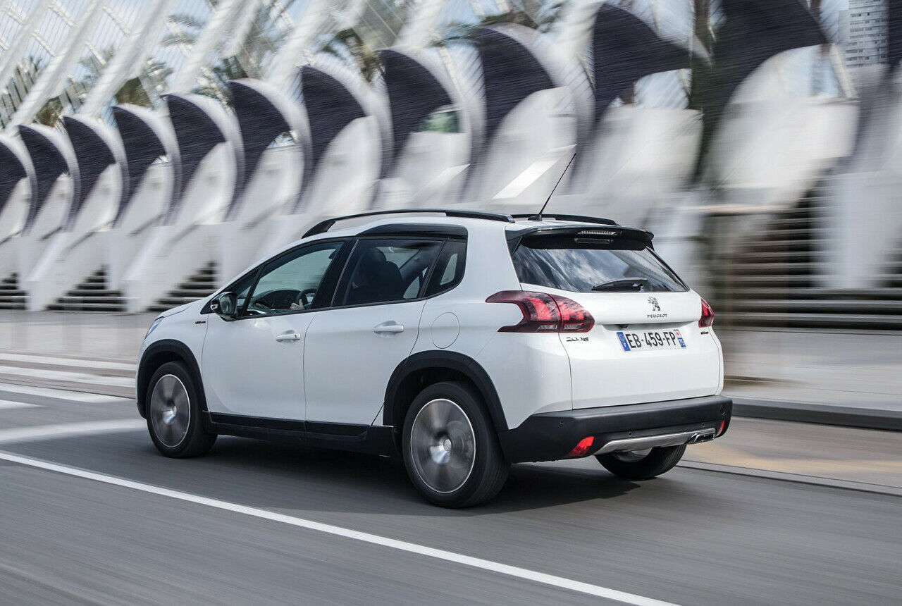 Peugeot 2008 Facelift, 2016: Ein City-Notbremsassistent und neue Konnektivitätslösungen bringen das kleine Crossover auf den neuesten Stand