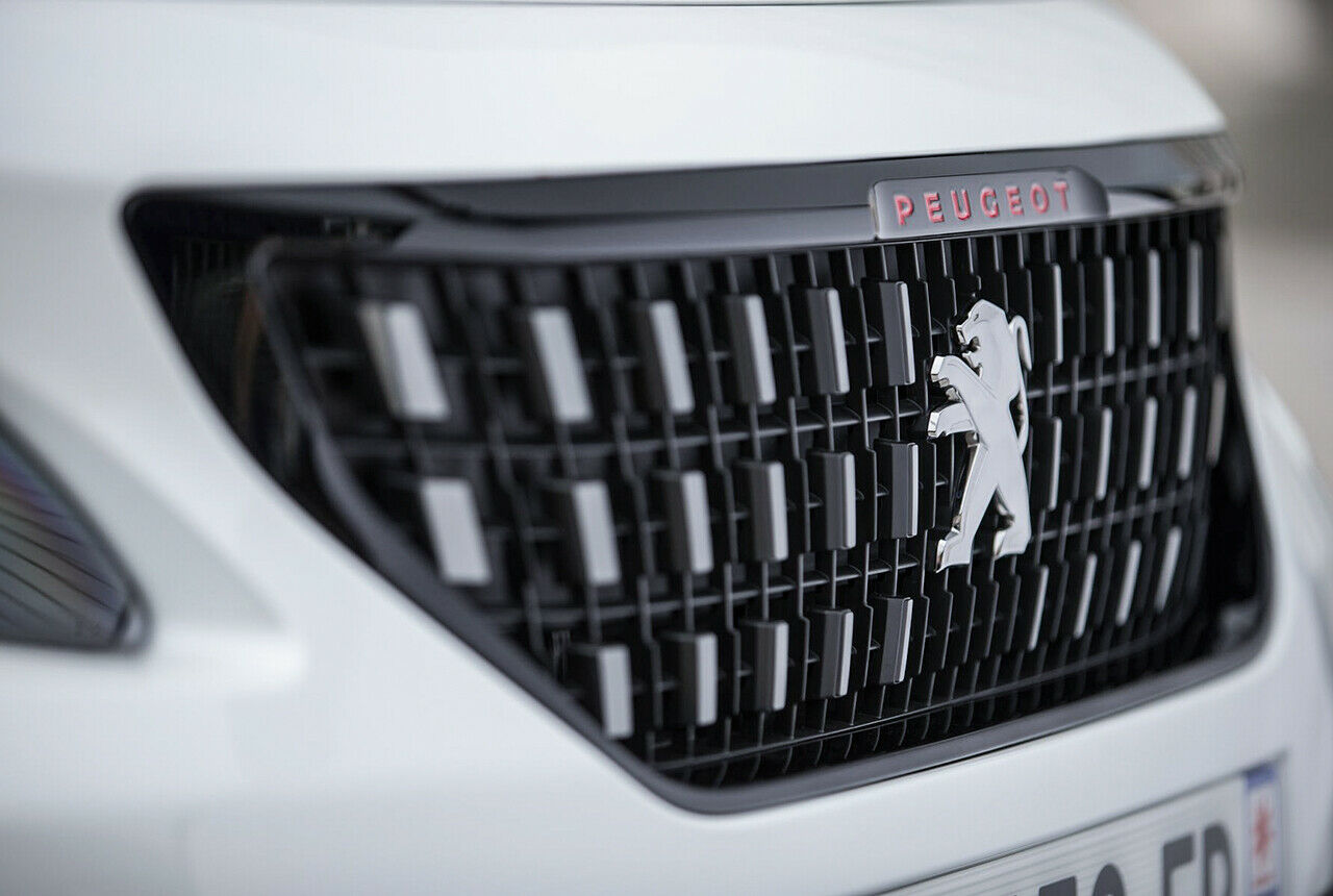 Peugeot 2008 Facelift, 2016: Kühlergrill