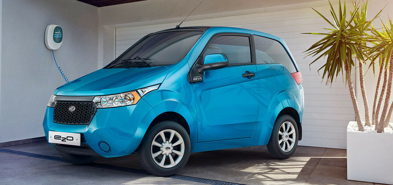 An der Wallbox wird der Mahindra E20 in fünf Stunden voll geladen