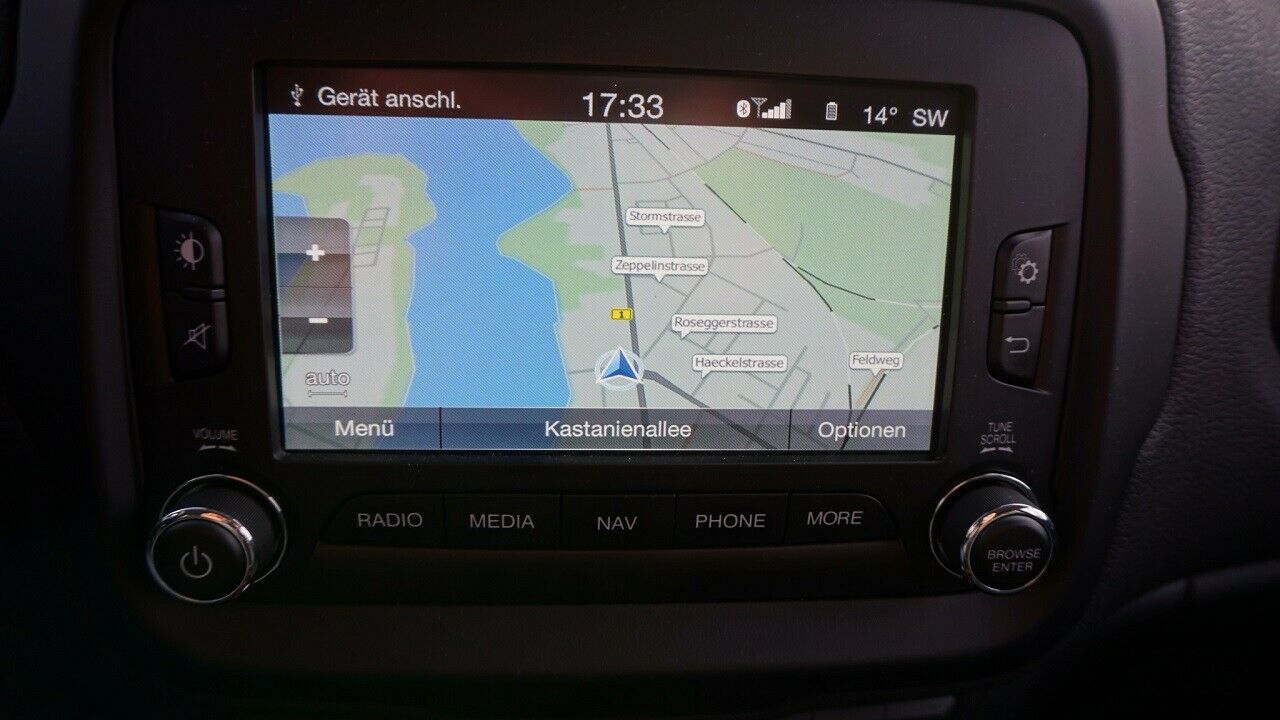Navigationsger&auml;t im Jeep Renegade