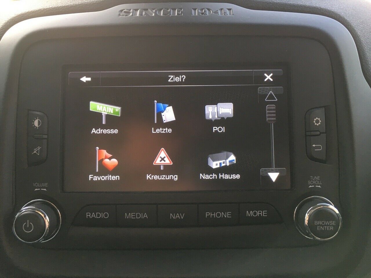 Navigationssystem im Jeep Renegade