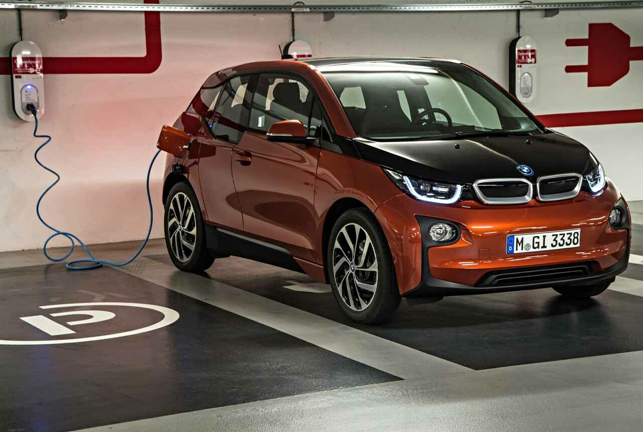 Der BMW i3 kann bis zu 160 Kilometer rein elektrisch zur&uuml;cklegen