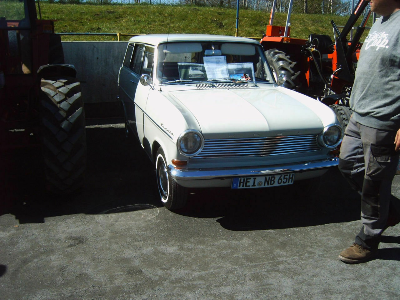 Der Schrottplatz - Spiegelsymmetrisch des Showrooms