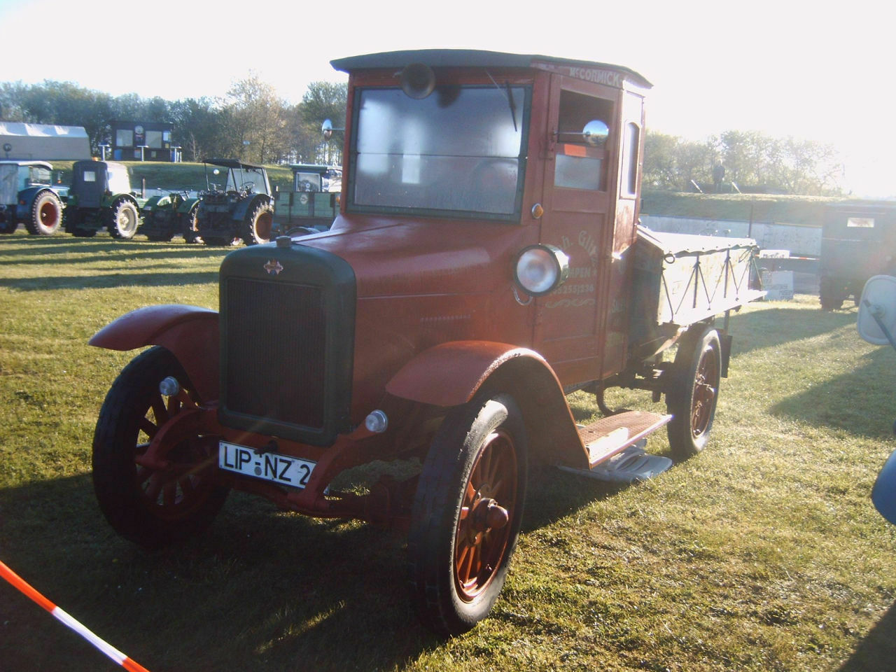 Der Schrottplatz - Spiegelsymmetrisch des Showrooms