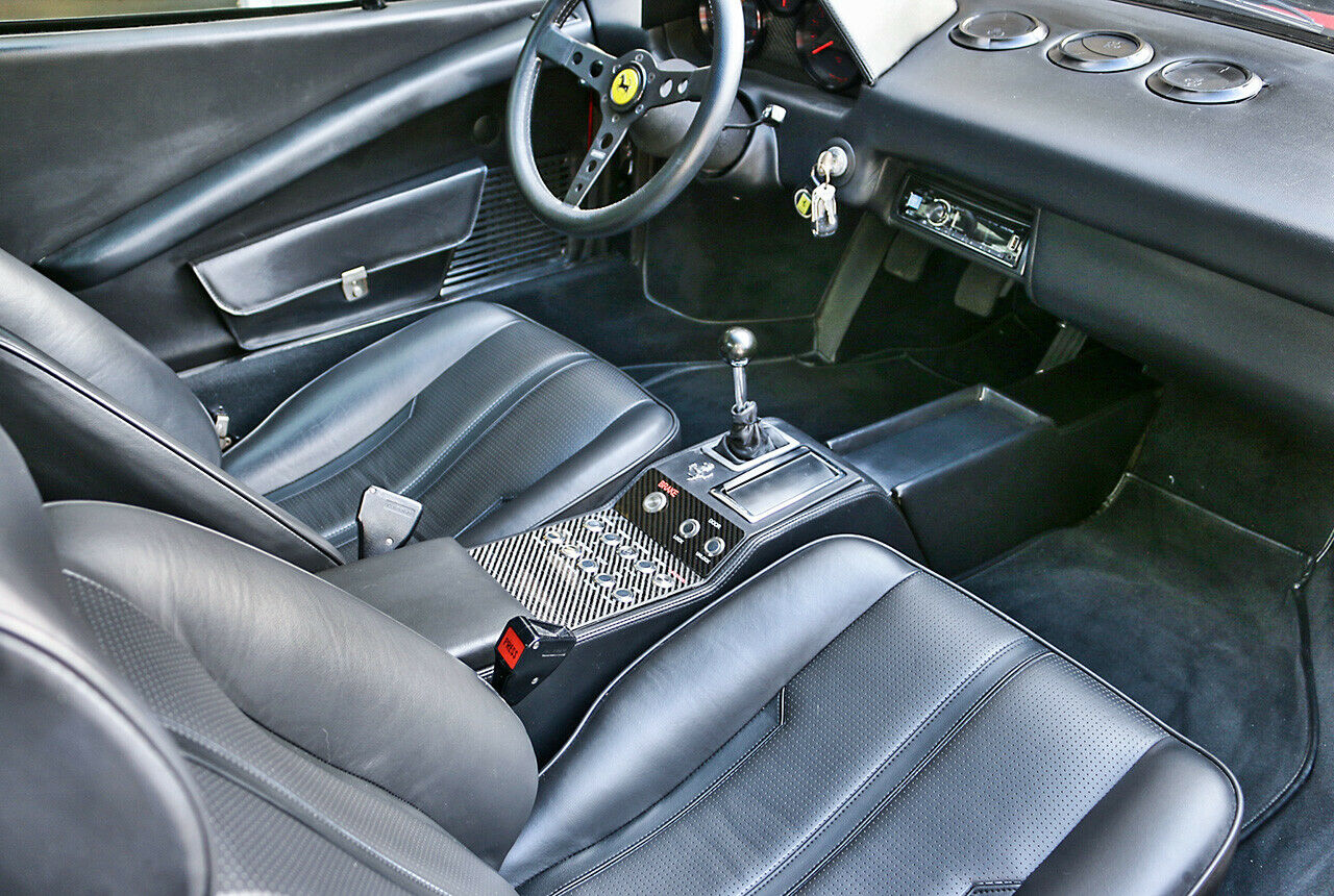 Der Innenraum des Elektro-Ferrari