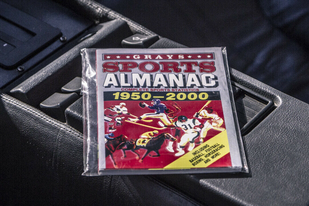 Ein wichtiger Teil der Geschichte: In Teil 2 spielt der Sport-Almanach eine tragende Rolle