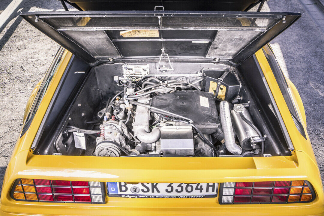 Der 2,8-Liter-V6 im DeLorean-Heck stammt von Peugeot, Renault und Volvo. Ursprünglich sollte der Motor acht Zylinder haben