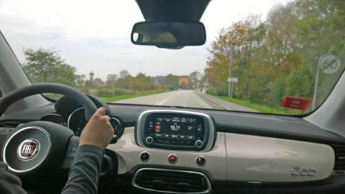 Wiebke testet pers&ouml;nlich das Platzangebot als Fondpassagier