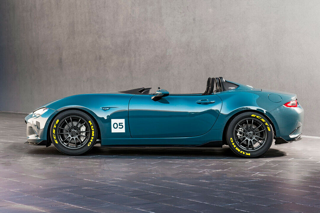 Die Speedster-Studie, die an Rennwagen der Vorkriegszeit erinnert, wiegt nur 943 Kilogramm