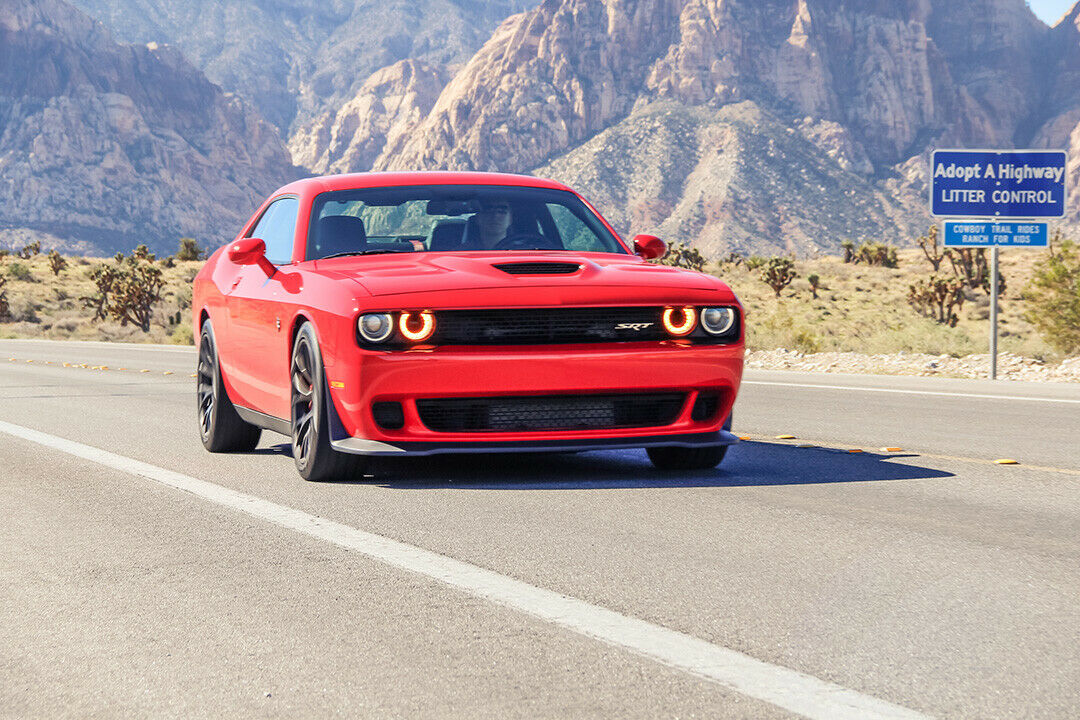 Unter Last grollt der V8, der Kompressor jault im Takt