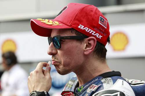 Rossis Teamkollege Jorge Lorenzo k&ouml;nnte der Nutznie&szlig;er von der Strafversetzung sein. Der Spanier liegt in der Gesamtwertung nur knapp hinter dem "Doctor"