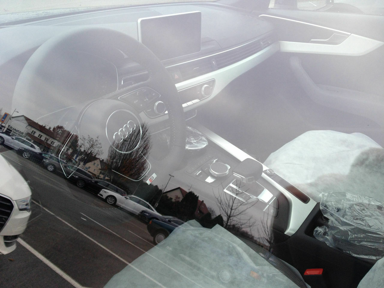 Erste Fotos vom neuen A4 / B9