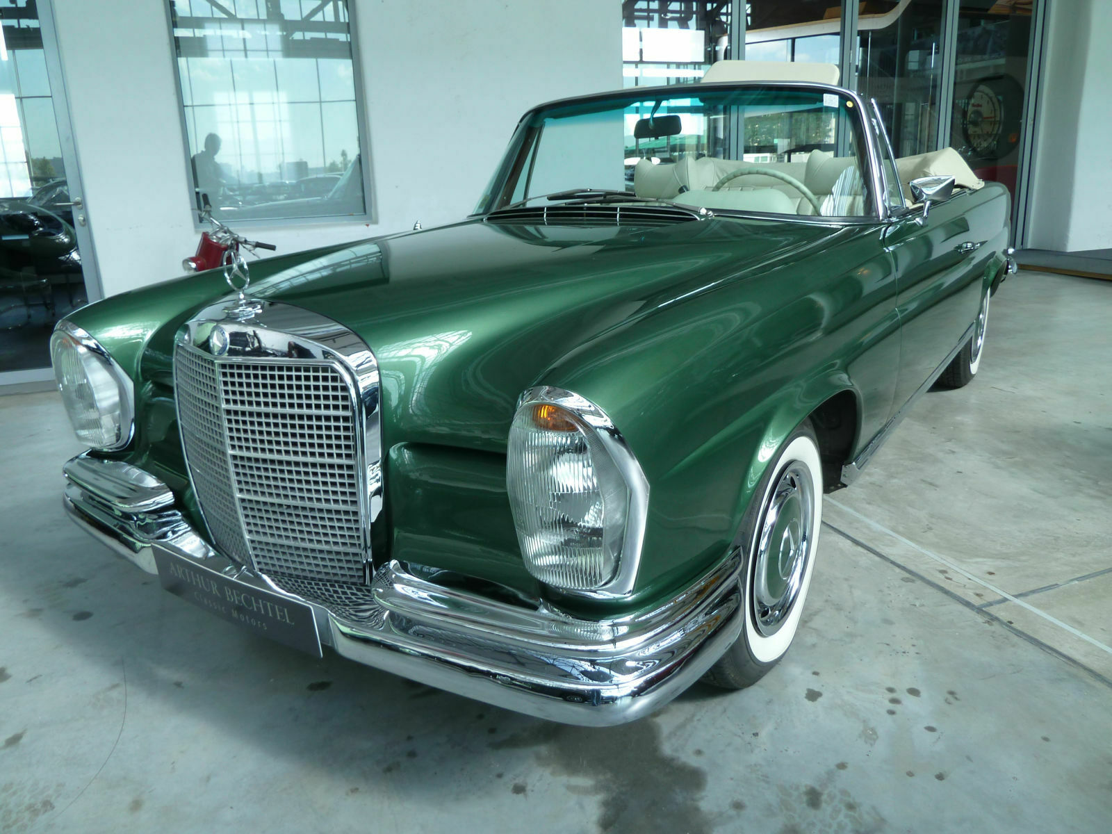 Der Schrottplatz - Spiegelsymmetrisch des Showrooms