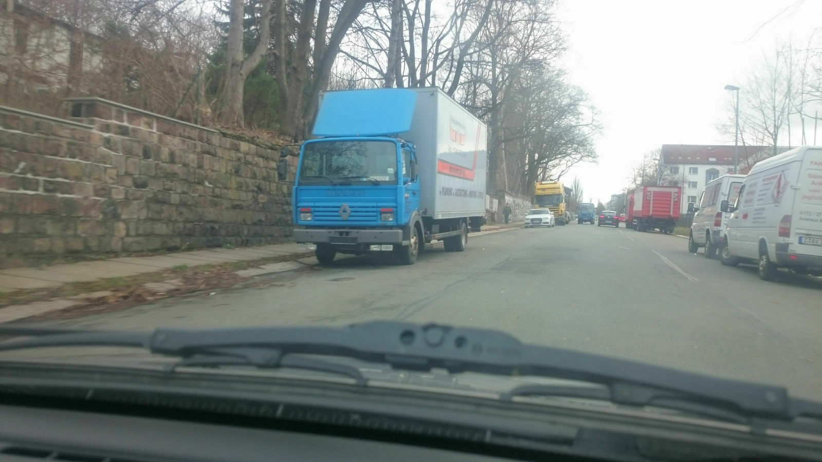 Der Schrottplatz - Spiegelsymmetrisch des Showrooms