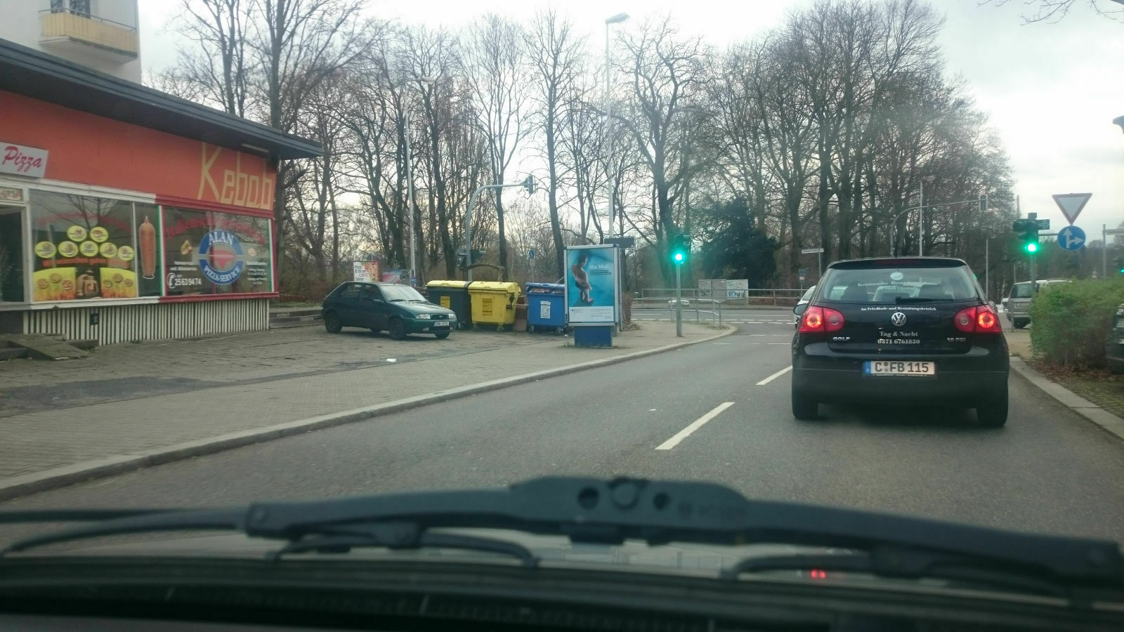 Der Schrottplatz - Spiegelsymmetrisch des Showrooms