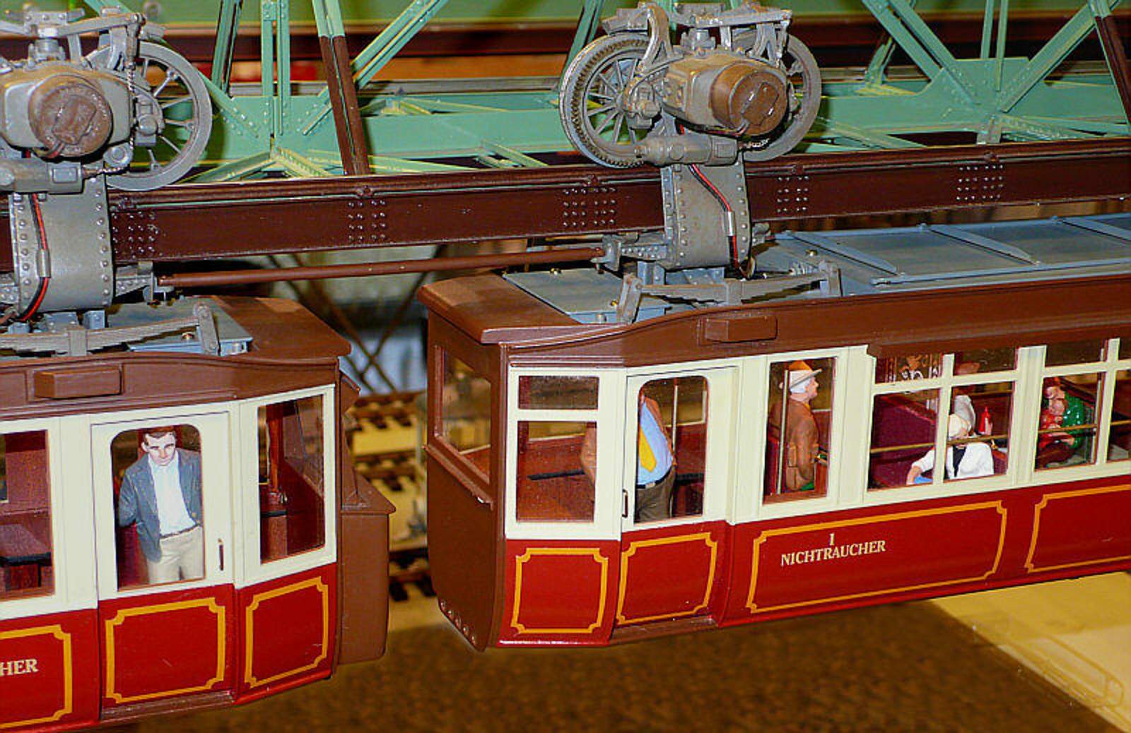 wsw-2006-schwebebahn-zwei-kopfteile-g-800-523