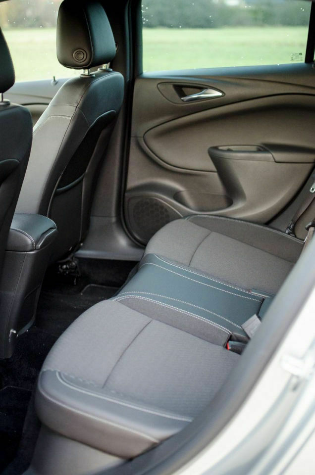 Die R&uuml;cksitze und das Ausstattungsdesign im Fond