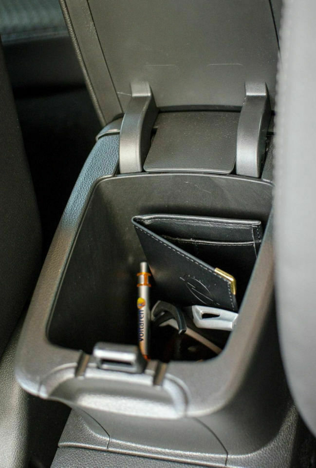 Stauraum in der Mittelarmlehne