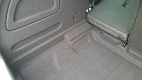 Der Kofferraum ist am Rand nicht eben