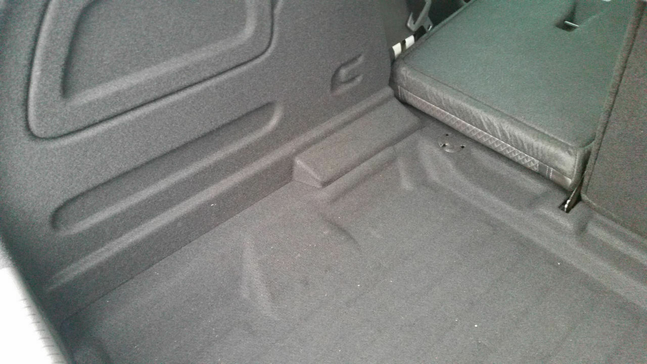 Der Kofferraum ist am Rand nicht eben