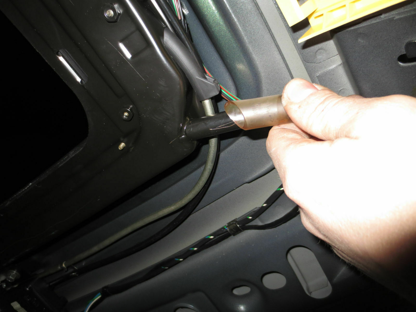 V70 mit feuchtem Teppich