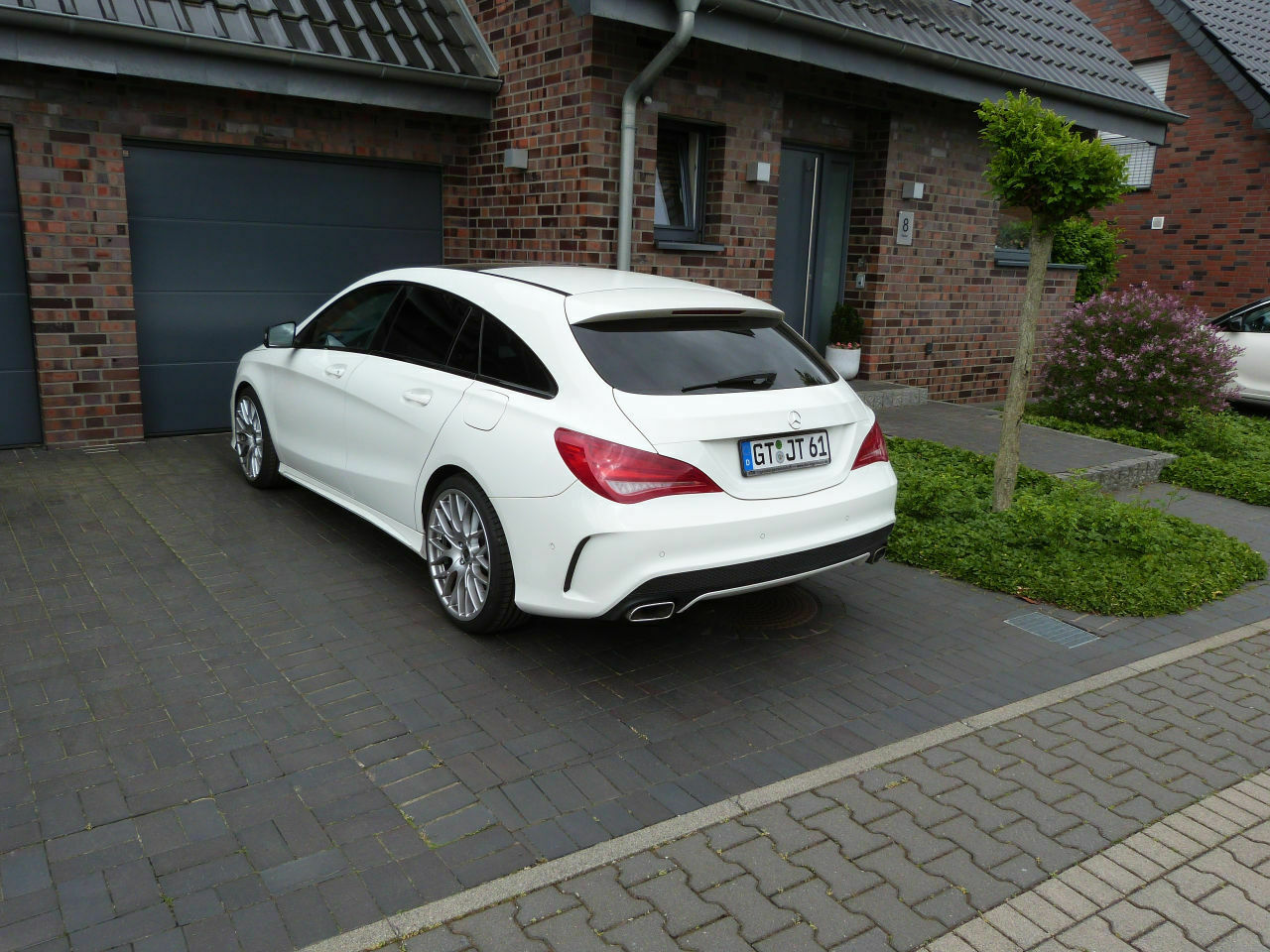 Weißer CLA Shooting Brake: helle oder dunkle Felgen?