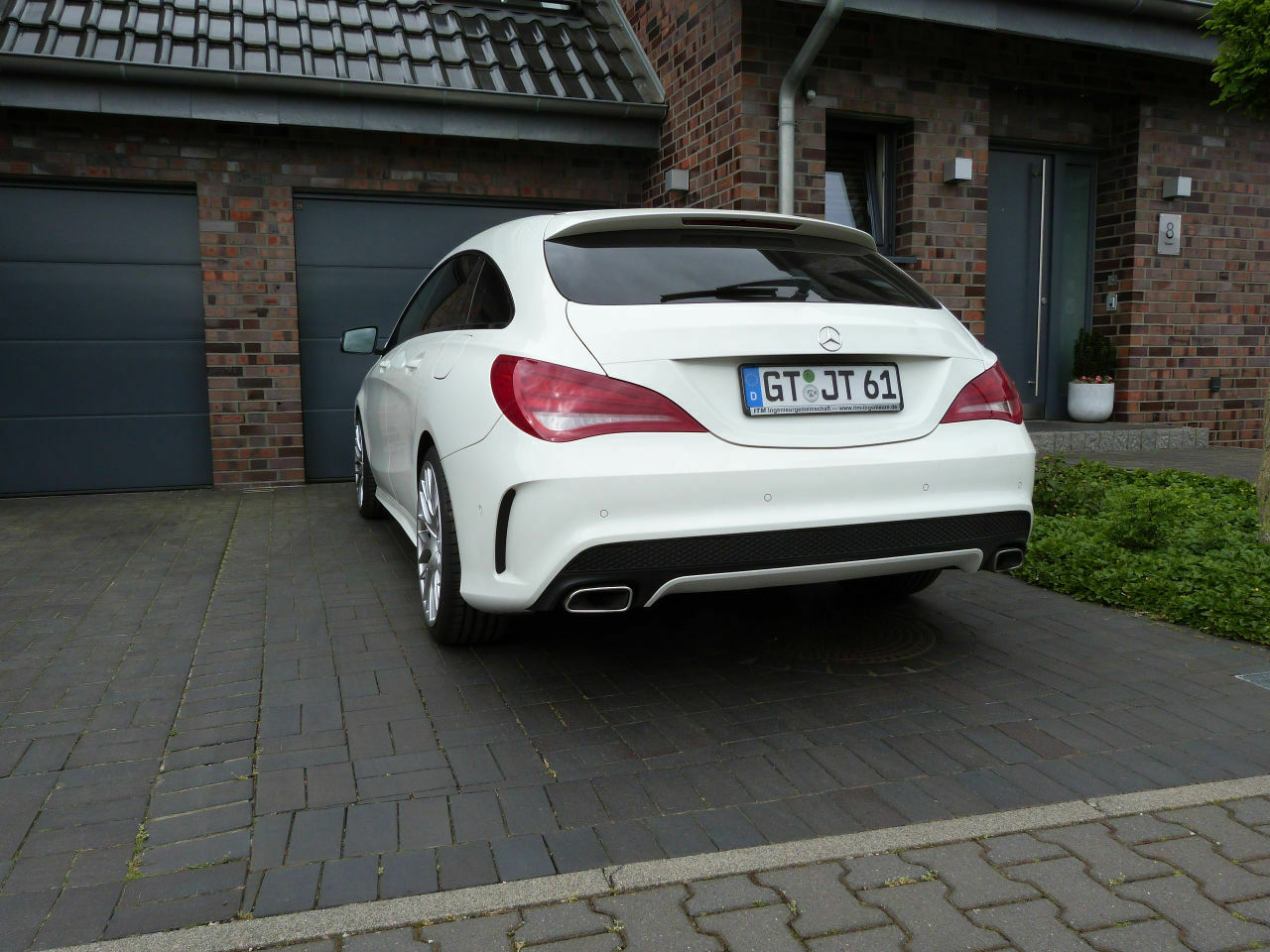 Weißer CLA Shooting Brake: helle oder dunkle Felgen?