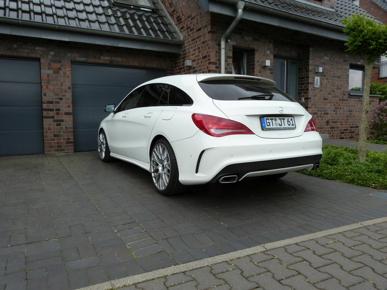 Weißer CLA Shooting Brake: helle oder dunkle Felgen?
