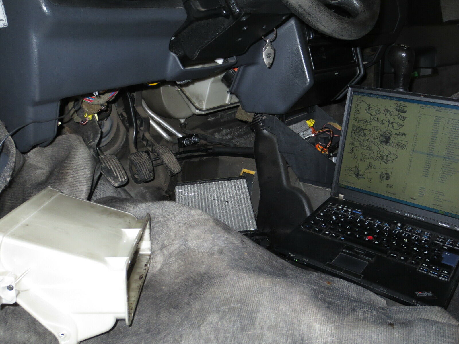 V70 mit feuchtem Teppich