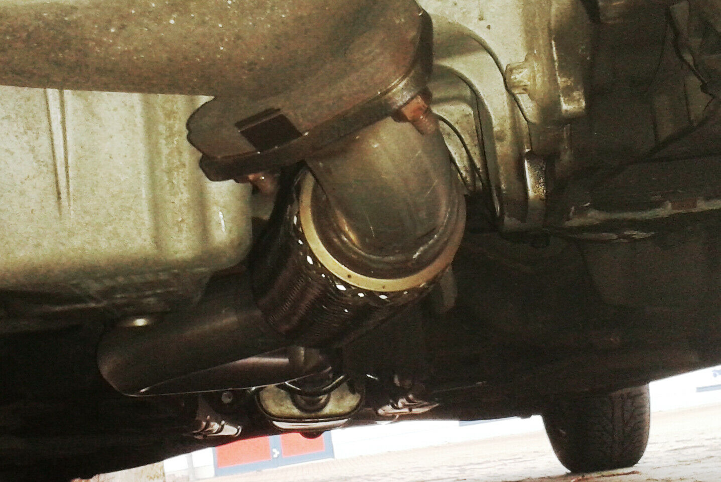 Auspuff klingt komisch, bitte um Hilfe!