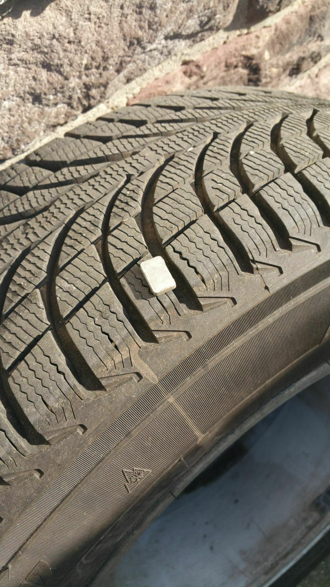 Touareg brummt, dröhnt bei hohem Tempo