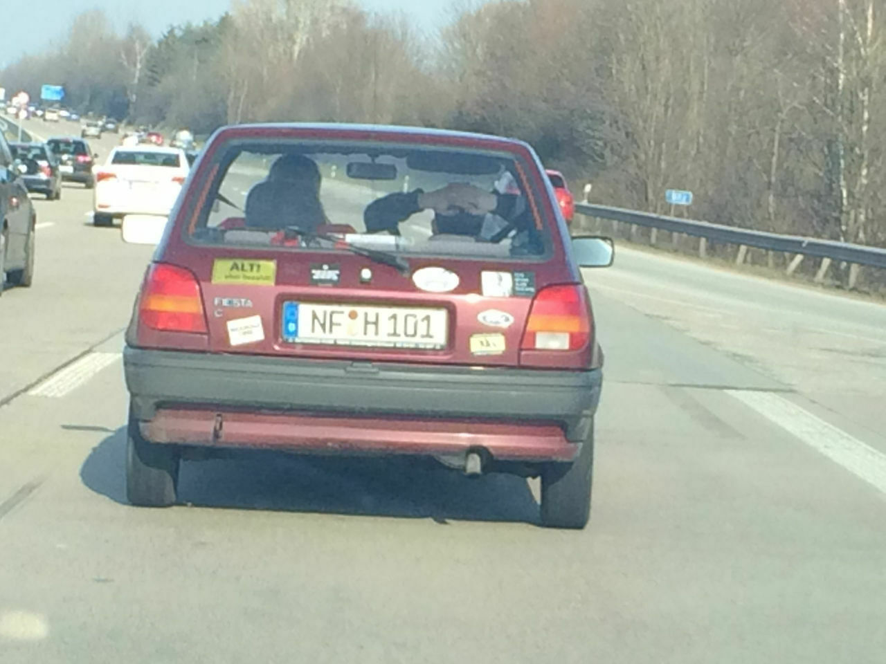 Der Schrottplatz - Spiegelsymmetrisch des Showrooms