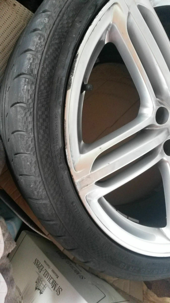 Diverse Änderungen -Frontgrill-Heckdiffusor-Felgenschaden