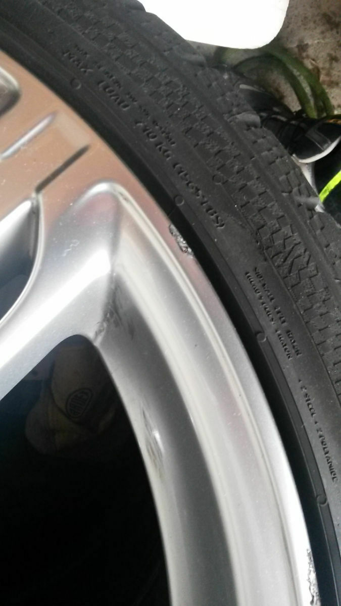 Diverse Änderungen -Frontgrill-Heckdiffusor-Felgenschaden