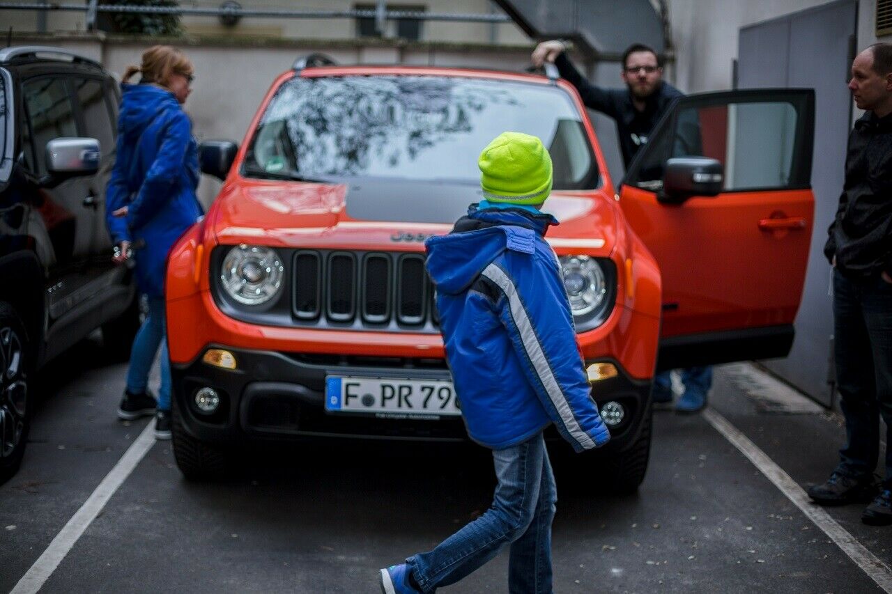 MOTOR-TALKer in spe vor dem Jeep Renegade