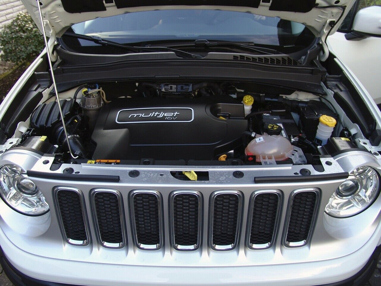 Unter der Haube von Derks Test-Jeep schl&auml;gt ein nnn