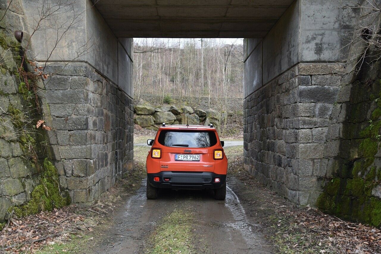 Jeep Renegade im Tunnel
