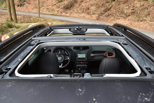 Blick ins Cockpit durch das hintere Dachfenster