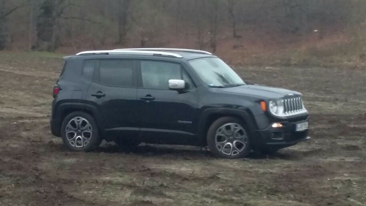 Im schlammigen Gel&auml;nde hatte Dirk mit dem Renegade Probleme