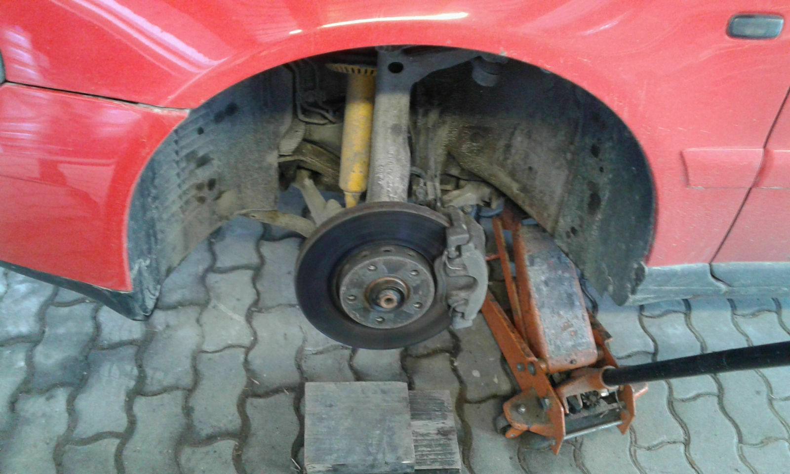 312mm x 25mm Bremse gelocht in Audi A4 B5 eingebaut