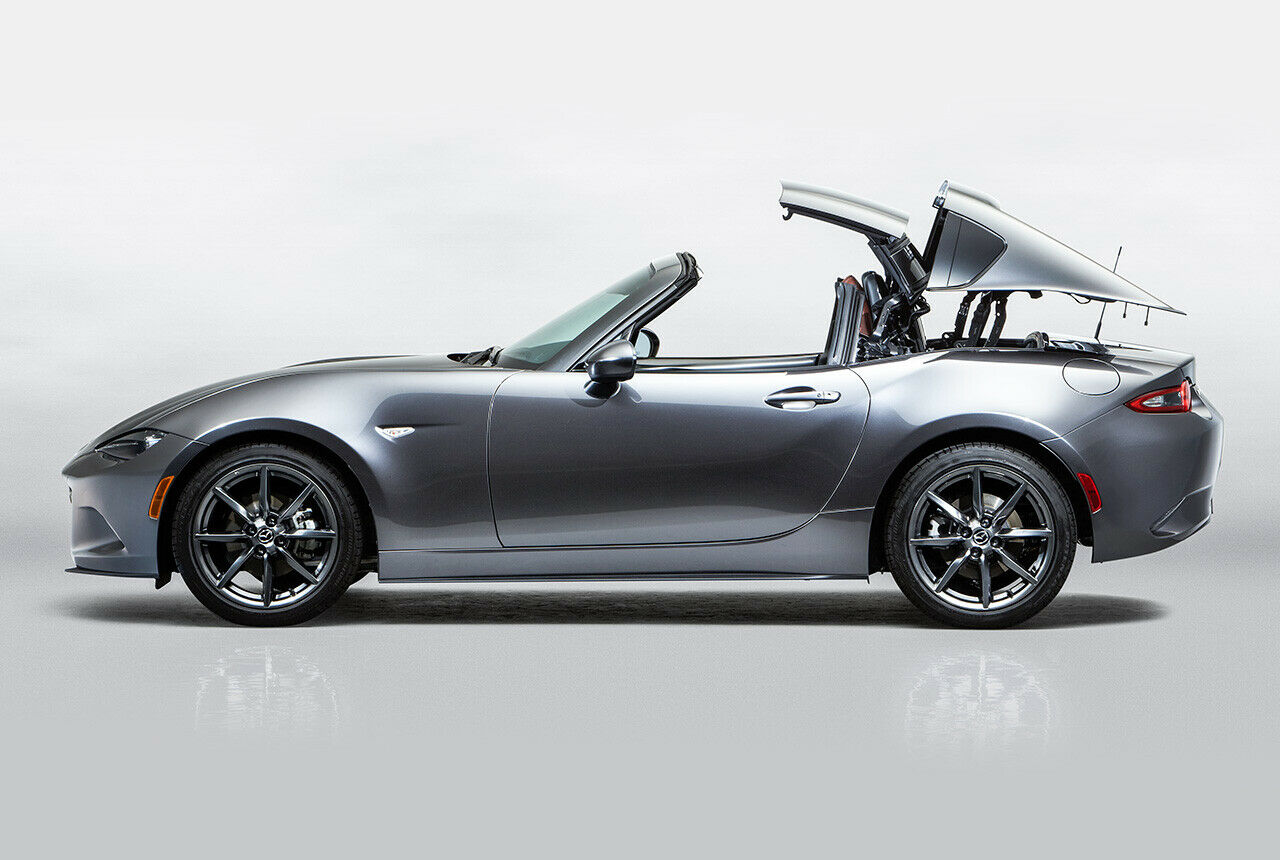 Das Dach des Mazda MX-5 RF öffnet und schließt bis zu einer Geschwindigkeit von 10 km/h